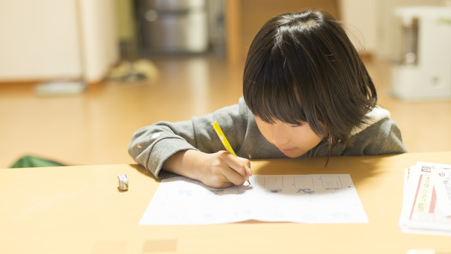 入学準備の定番だと思っていたけれど…　「学習机」の買い方が変わってきてるって本当？