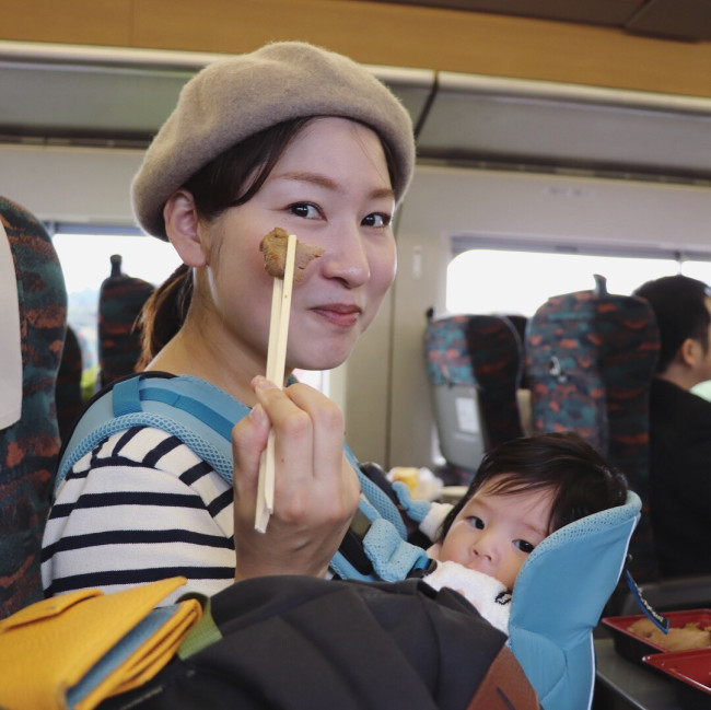 お昼ご飯は、駅弁を買って新幹線のなかで♪