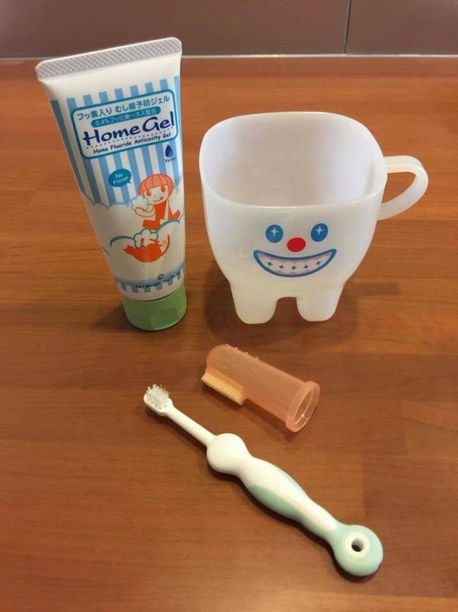 指磨きサックで、奥歯までしっかり磨いてあげましょう！