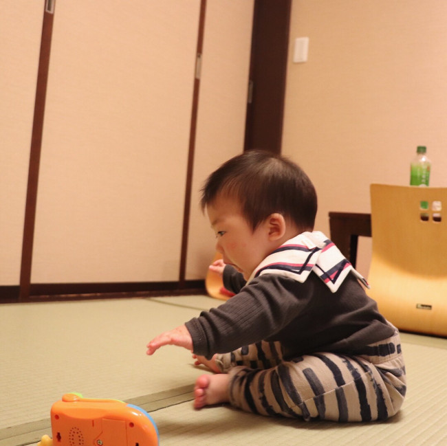 ママたちがゆったり過ごしている間、ベビーたちは遊びの時間♪