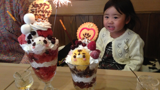 《代官山で発見♡》おもちゃ、ベビーゲート、チェアベルト…、子どもウェルカムのかわいすぎるパフェバー！