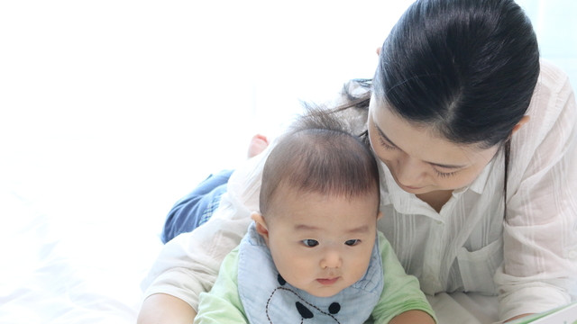 子どもにピッタリの本とは!? 年齢別にみる、本の選び方 〜0歳編〜