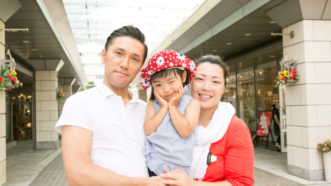 【family snap!】夏の日差しを遮るつば広ハットは、ママのひと工夫で快適に♪