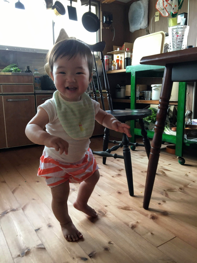 上は肌着、下はかぼちゃパンツ。むちむちすべすべのお肌が堪能できるスタイル