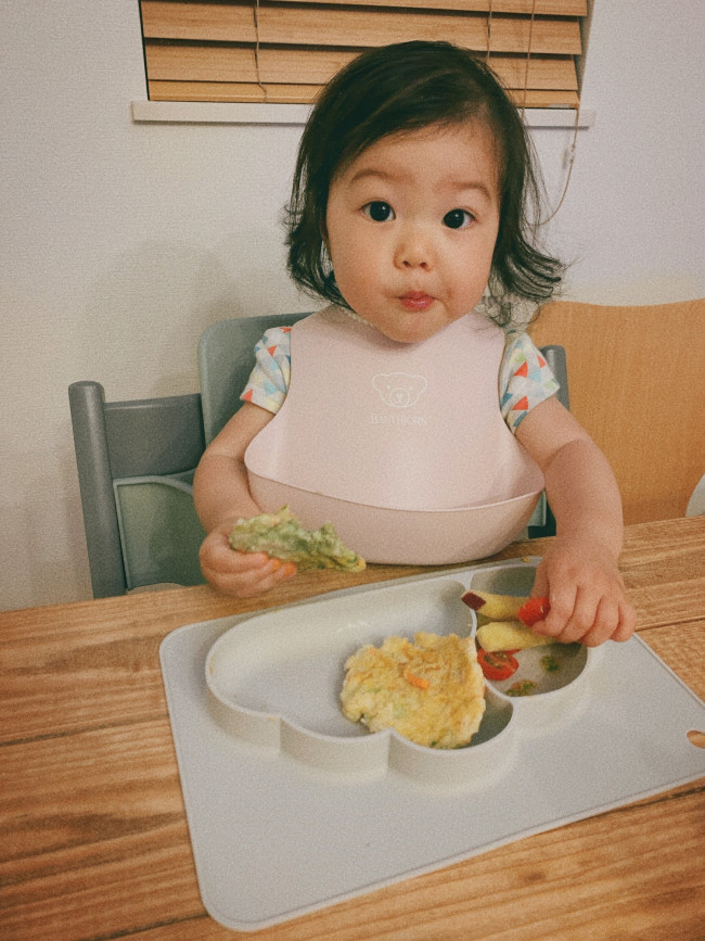 小さな手でにぎって食べやすい、手づかみ食べメニューを出しています♪