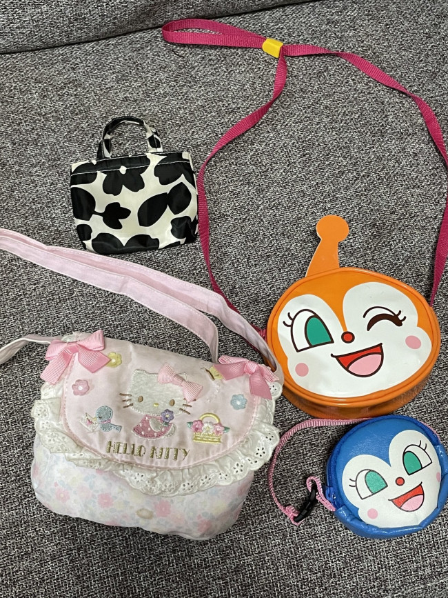 娘のお気に入りバッグ。小さくて肩からかけられるポシェットタイプがスタメンです