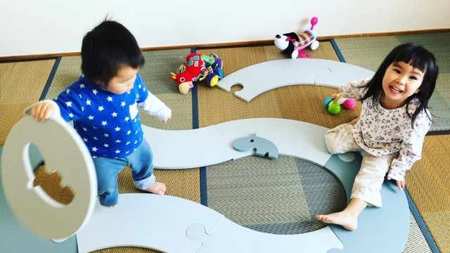 《赤ちゃん憩いのスペースに♡》切り替えて遊べる！ 新感覚プレイマットを使ってみました♪