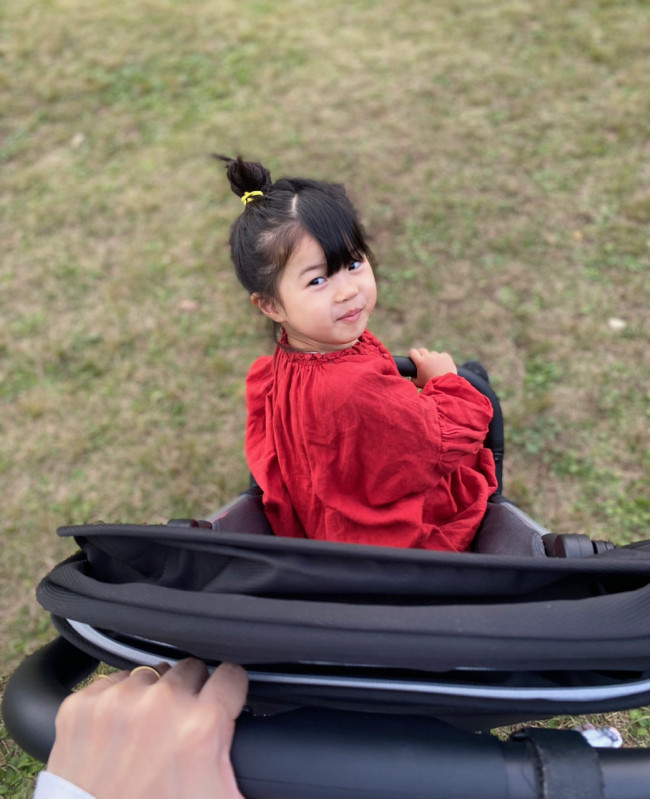もうすぐ４歳の次女を乗せた状態での片手操作でも問題なく進みます