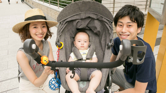 【family snap!】ハイシートのベビーカーは、お散歩&外食時にも安心♡　家族揃って休日代官山ランチ♪