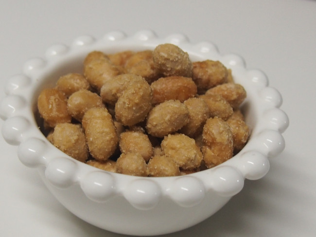 栄養価も高い大豆が、とっておきのおやつに！　くるみやナッツでもおいしく食べられます。