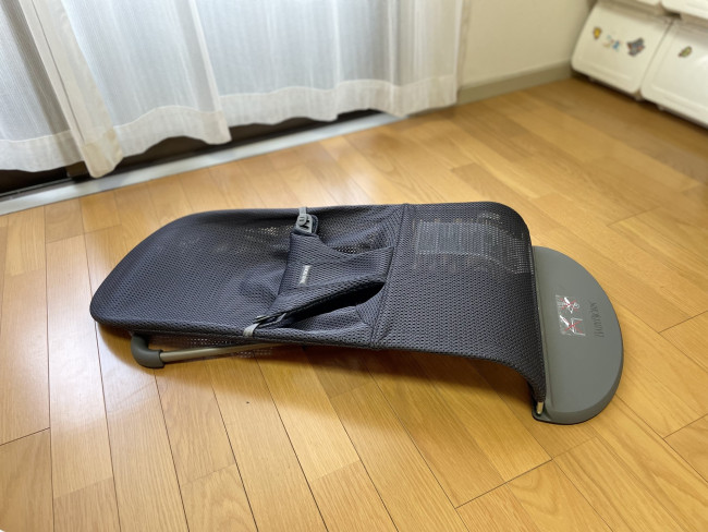 たたむとコンパクトになり、省スペースなので助かります。軽いので、部屋での持ち運びもラク