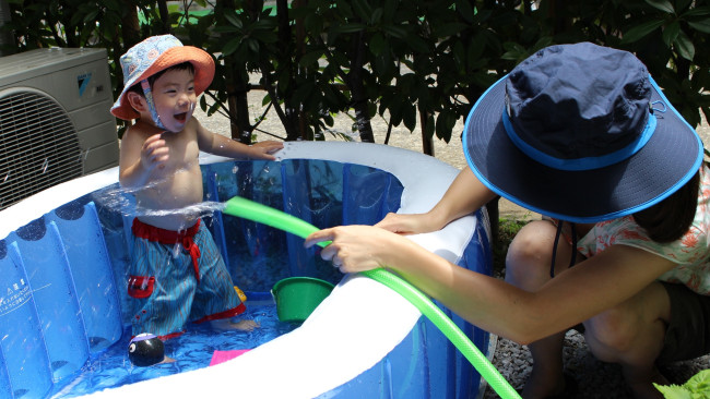 《水遊び始めました♪》おうちで？プールで？公園で？ 我が家のベビー&キッズの水遊び、こんなもの使っています