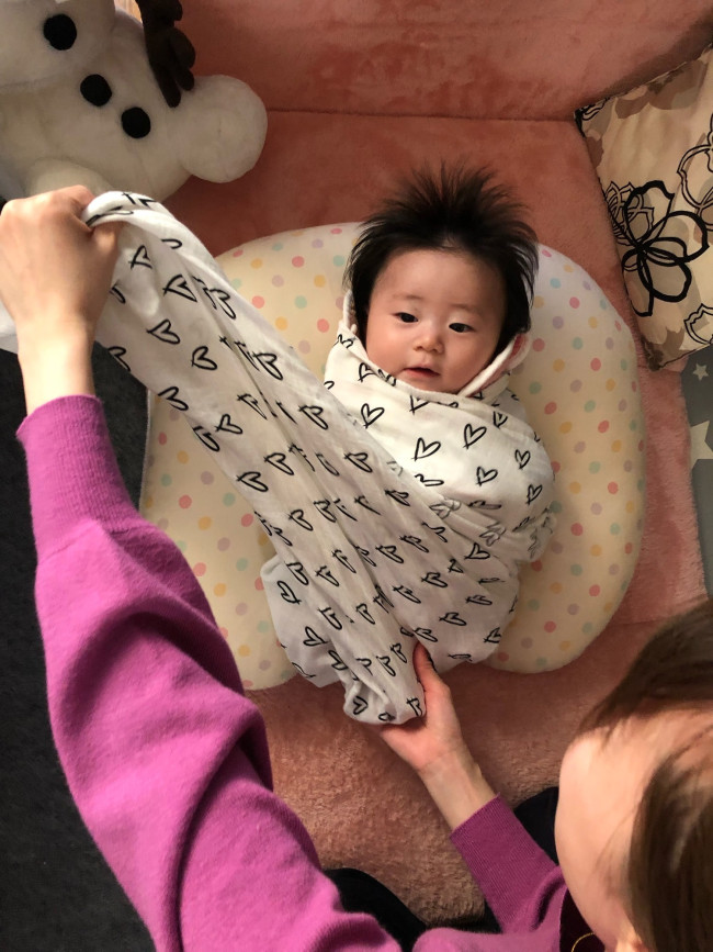 反対側も同様に。みのむしのようにコロンとまあるくつつまれます