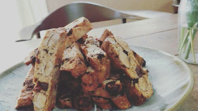《こどもと一緒にお菓子作り！》混ぜて焼くだけ、いちごのおやつ♡　栄養満点&噛みごたえ抜群♪