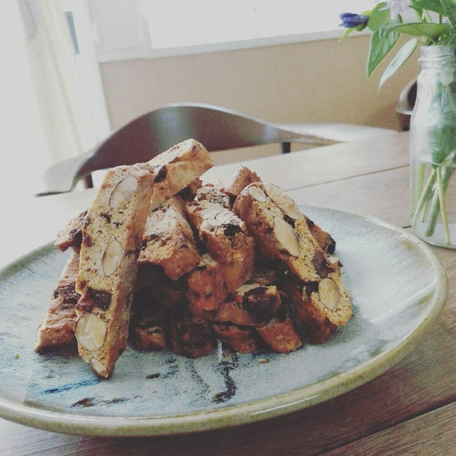 一緒に作ったお菓子で、ゆったりティータイムも素敵な時間ですね♡