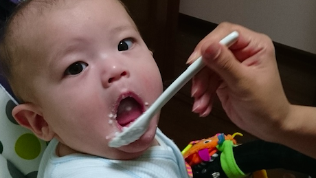 《何をいつから食べさせる？》月齢別、離乳食期の赤ちゃんに合った食材ってどんなもの？