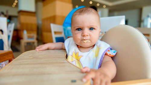 先輩ママに聞いた！　子連れ外食の必須アイテムや、我が家の外食失敗談…