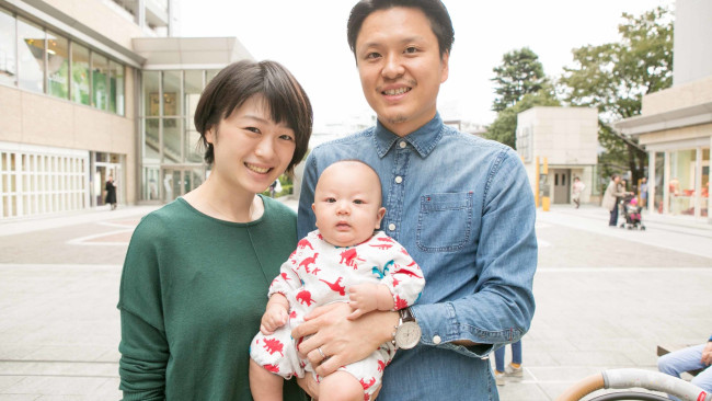 【family snap!】お出かけの愛車は、一年中元気になれるビビットカラーのカスタムベビーカー！