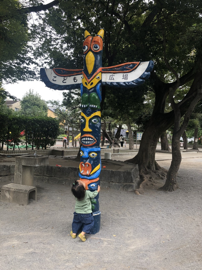 不思議なトーテムポール♪　こんなものだって、子どもにとったら大発見！