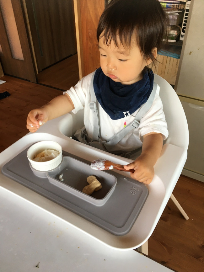 自分ですくえるので夢中になって食べています