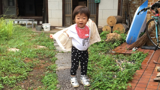 《季節の変わり目、何着せる？》この時期悩みがちな、子どもの服の着せ方
