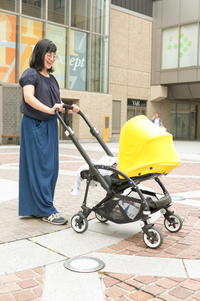 街中でも一段と生えるイエローの幌。豊富なカラーリングはママの気分もアガってお出かけが楽しくなりそう！